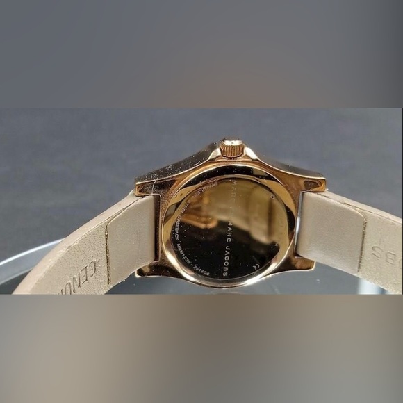 MARC JACOBS Henry Strap Dinky Gold Tone Watch - Picture 5 of 7